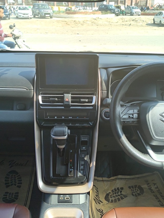 Second-hand 2023 Maruti Invicto Zeta Plus 7Str for sale in New Delhi-16