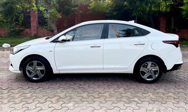 Second-hand 2021 Hyundai Verna SX IVT for sale in New Delhi-4