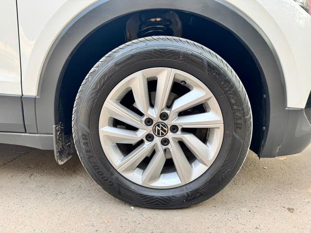 Second-hand 2022 Volkswagen Taigun 1.0 TSI Highline AT BSVI for sale in New Delhi-6