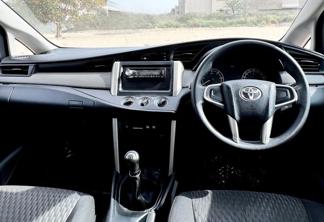 Toyota Innova Crysta 2.4 GX MT BSIV Second-hand 2017 Toyota Innova Crysta 2.4 GX MT BSIV for sale in New Delhi-14