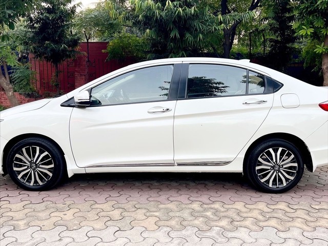 Second-hand 2018 Honda City Anniversary i-VTEC CVT ZX for sale in New Delhi-4