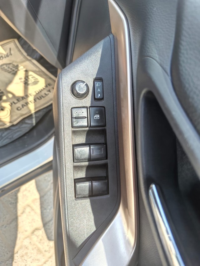 Second-hand 2023 Maruti Invicto Zeta Plus 7Str for sale in New Delhi-19