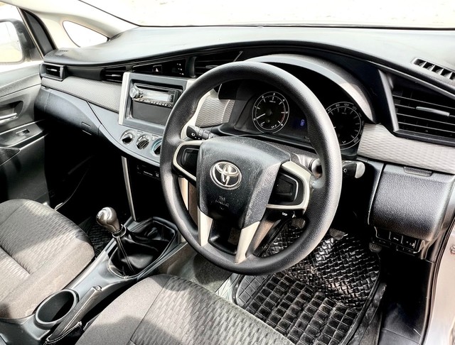 Toyota Innova Crysta 2.4 GX MT BSIV Second-hand 2017 Toyota Innova Crysta 2.4 GX MT BSIV for sale in New Delhi-11