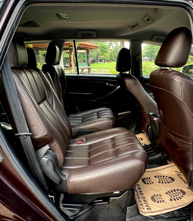 Second-hand 2019 Toyota Innova Crysta 2.8 GX AT BSIV for sale in New Delhi-11