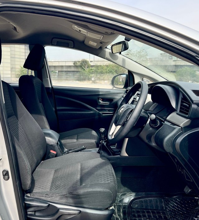 Toyota Innova Crysta 2.4 GX MT BSIV Second-hand 2017 Toyota Innova Crysta 2.4 GX MT BSIV for sale in New Delhi-5