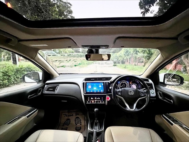 Second-hand 2018 Honda City Anniversary i-VTEC CVT ZX for sale in New Delhi-16