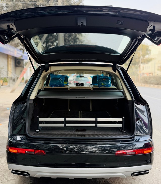 Second-hand 2018 Audi Q7 45 TDI Quattro Premium Plus for sale in New Delhi-9