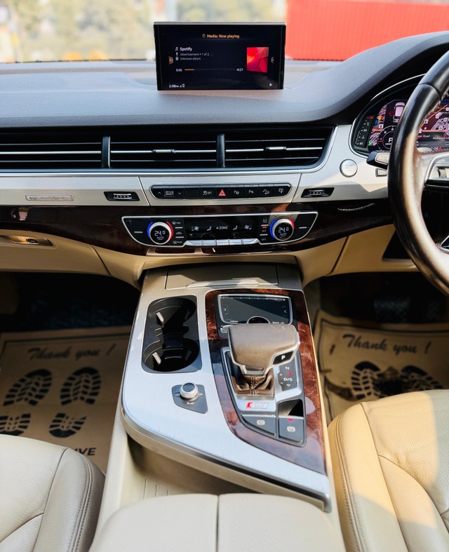 Second-hand 2016 Audi Q7 45 TDI Quattro Technology for sale in New Delhi-15