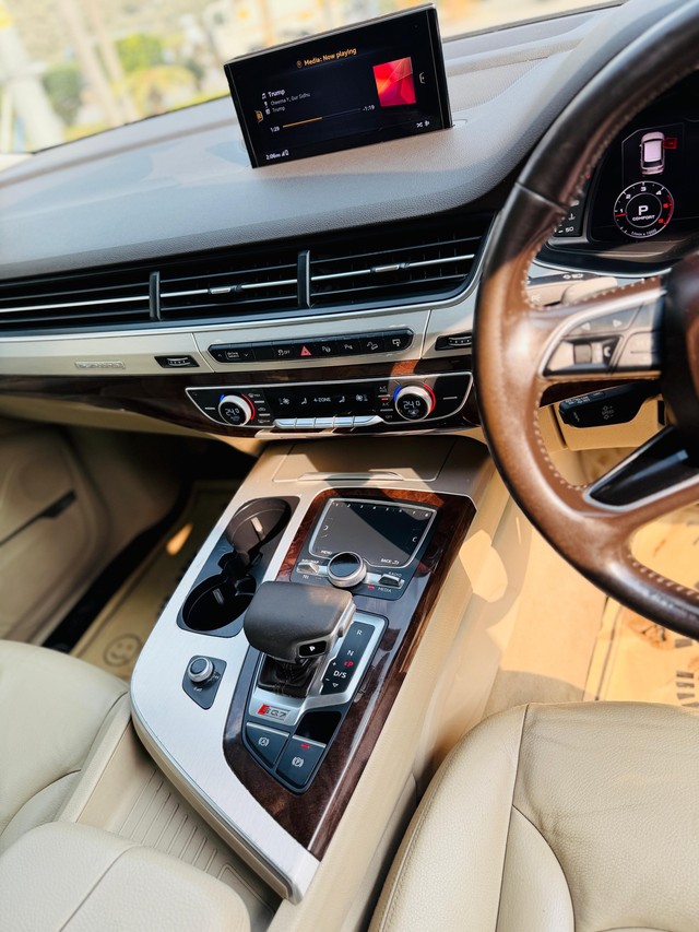 Second-hand 2016 Audi Q7 45 TDI Quattro Technology for sale in New Delhi-17