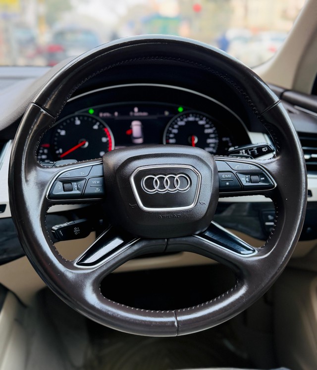 Second-hand 2018 Audi Q7 45 TDI Quattro Premium Plus for sale in New Delhi-19