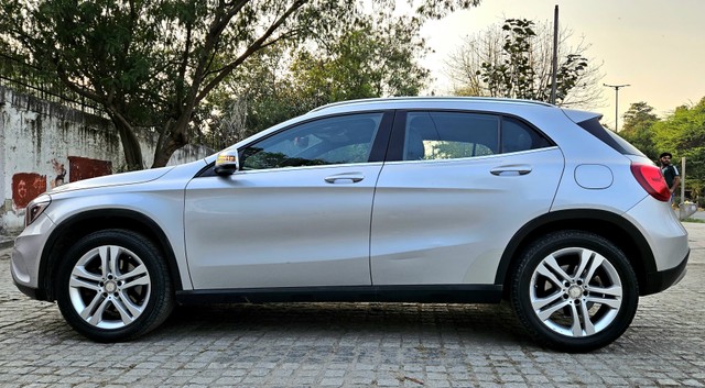 Second-hand 2015 Mercedes-Benz GLA Class 200 for sale in New Delhi-3