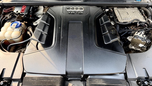 Second-hand 2016 Audi Q7 45 TDI Quattro Technology for sale in New Delhi-9