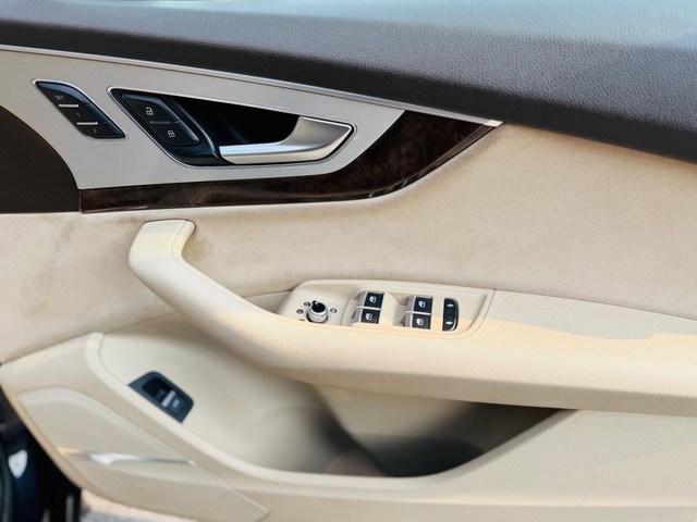 Second-hand 2016 Audi Q7 45 TDI Quattro Technology for sale in New Delhi-22