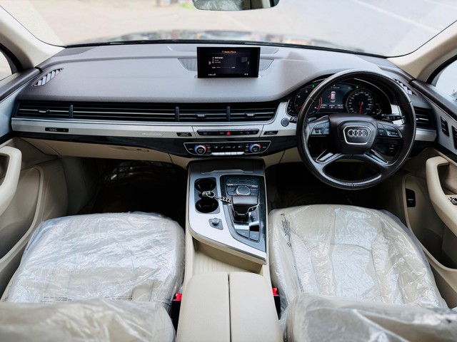 Second-hand 2018 Audi Q7 45 TDI Quattro Premium Plus for sale in New Delhi-18