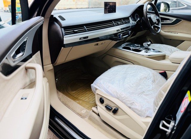 Second-hand 2018 Audi Q7 45 TDI Quattro Premium Plus for sale in New Delhi-20