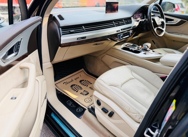 Second-hand 2016 Audi Q7 45 TDI Quattro Technology for sale in New Delhi-12