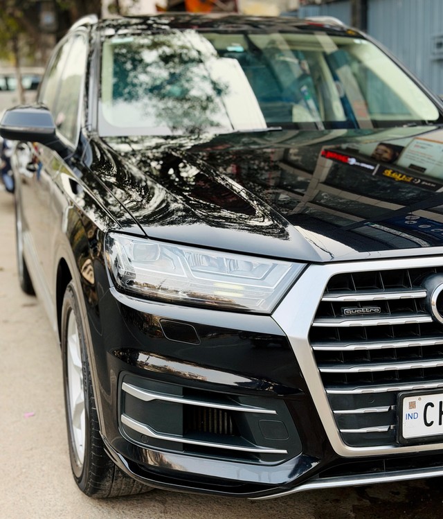 Second-hand 2018 Audi Q7 45 TDI Quattro Premium Plus for sale in New Delhi-5