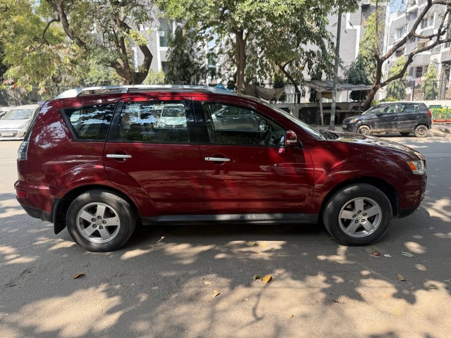 Mitsubishi Outlander 2.4 Second-hand 2011 Mitsubishi Outlander 2.4 for sale in New Delhi-1
