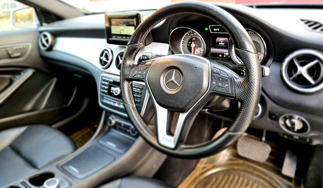 Second-hand 2015 Mercedes-Benz GLA Class 200 for sale in New Delhi-5