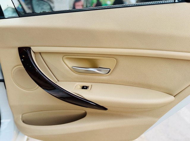 Second-hand 2017 BMW 3 Series 320d for sale in New Delhi-4