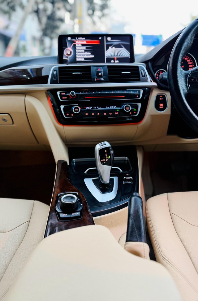 Second-hand 2017 BMW 3 Series 320d for sale in New Delhi-14