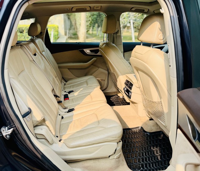 Second-hand 2016 Audi Q7 45 TDI Quattro Technology for sale in New Delhi-18