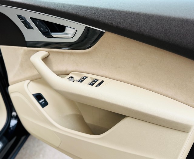 Second-hand 2018 Audi Q7 45 TDI Quattro Premium Plus for sale in New Delhi-10