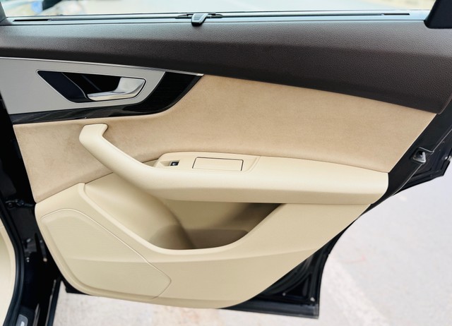 Second-hand 2018 Audi Q7 45 TDI Quattro Premium Plus for sale in New Delhi-12