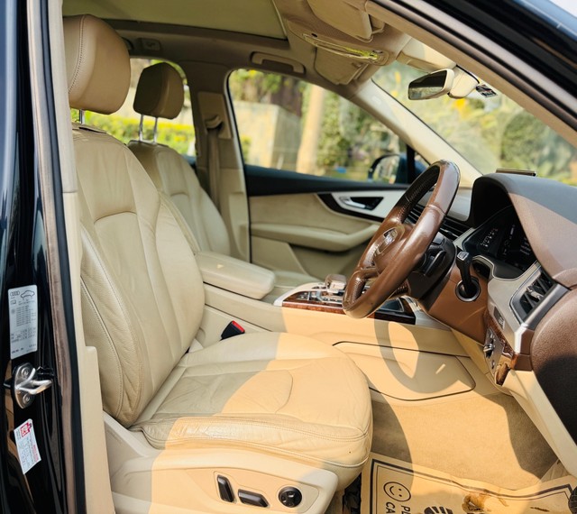Second-hand 2016 Audi Q7 45 TDI Quattro Technology for sale in New Delhi-21