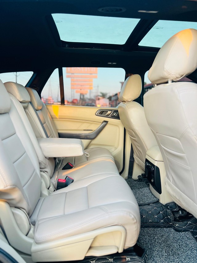 Second-hand 2018 Ford Endeavour 3.2 Titanium AT 4X4 for sale in Surat-9