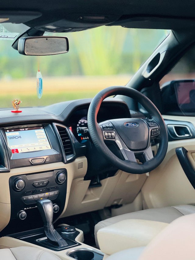 Second-hand 2018 Ford Endeavour 3.2 Titanium AT 4X4 for sale in Surat-12