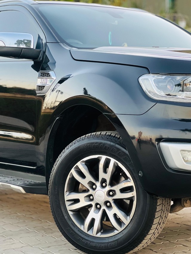 Second-hand 2018 Ford Endeavour 3.2 Titanium AT 4X4 for sale in Surat-14
