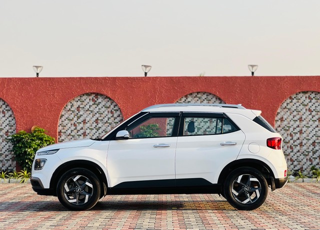 Hyundai Venue SX Opt Executive Diesel Second-hand 2022 Hyundai Venue SX Opt Executive Diesel for sale in Surat-3