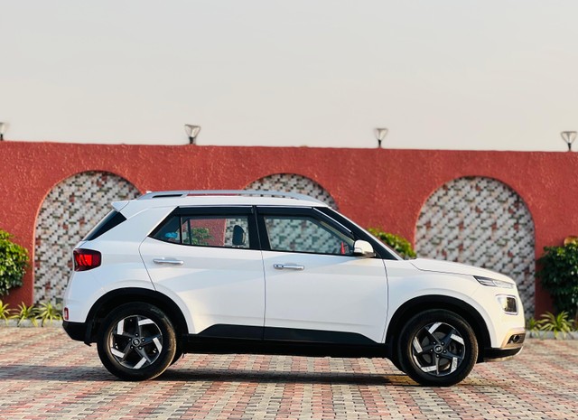 Hyundai Venue SX Opt Executive Diesel Second-hand 2022 Hyundai Venue SX Opt Executive Diesel for sale in Surat-1