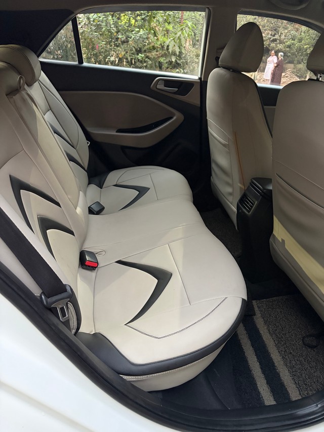 Hyundai i20 1.4 Asta Option Second-hand 2018 Hyundai i20 1.4 Asta Option for sale in Nashik-8