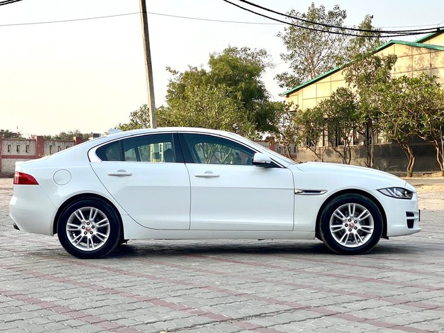 Second-hand 2017 Jaguar XF 2.0 Diesel Prestige for sale in New Delhi-1
