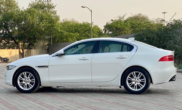 Second-hand 2017 Jaguar XF 2.0 Diesel Prestige for sale in New Delhi-4