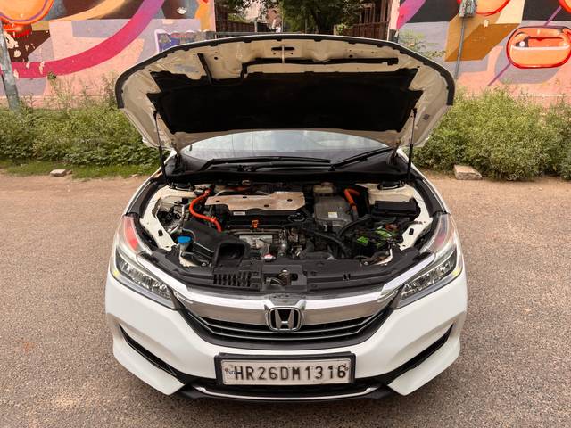 https://images10.gaadi.com/usedcar_image/D6DE6F37-9AC7-410B-8BE3-6DA09B3B503F/original/05121096-3e11-4b99-91e3-c6372d72ff7b.jpg?imwidth=6402