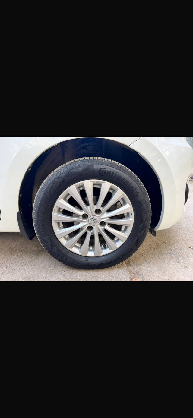 https://images10.gaadi.com/usedcar_image/D6DE6F37-9AC7-410B-8BE3-6DA09B3B503F/original/50b309c6-668d-475e-9c65-3755085dd438.png?imwidth=6402