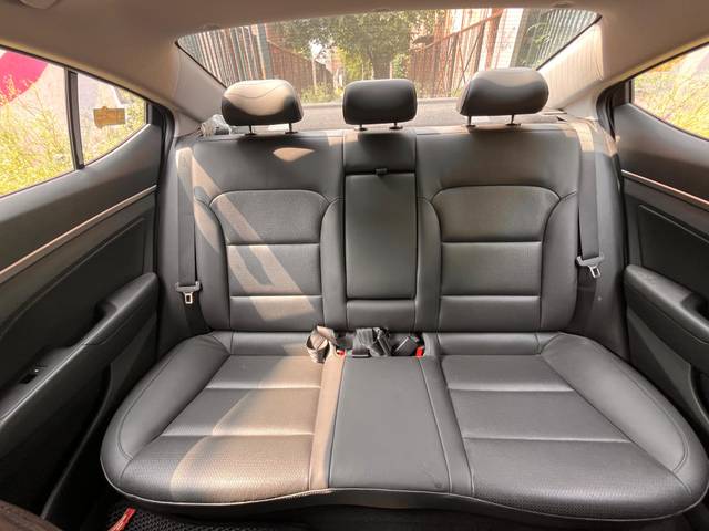 https://images10.gaadi.com/usedcar_image/D6DE6F37-9AC7-410B-8BE3-6DA09B3B503F/original/5c77f10c-880f-47d7-826b-c7342c06dbc8.jpg?imwidth=6402