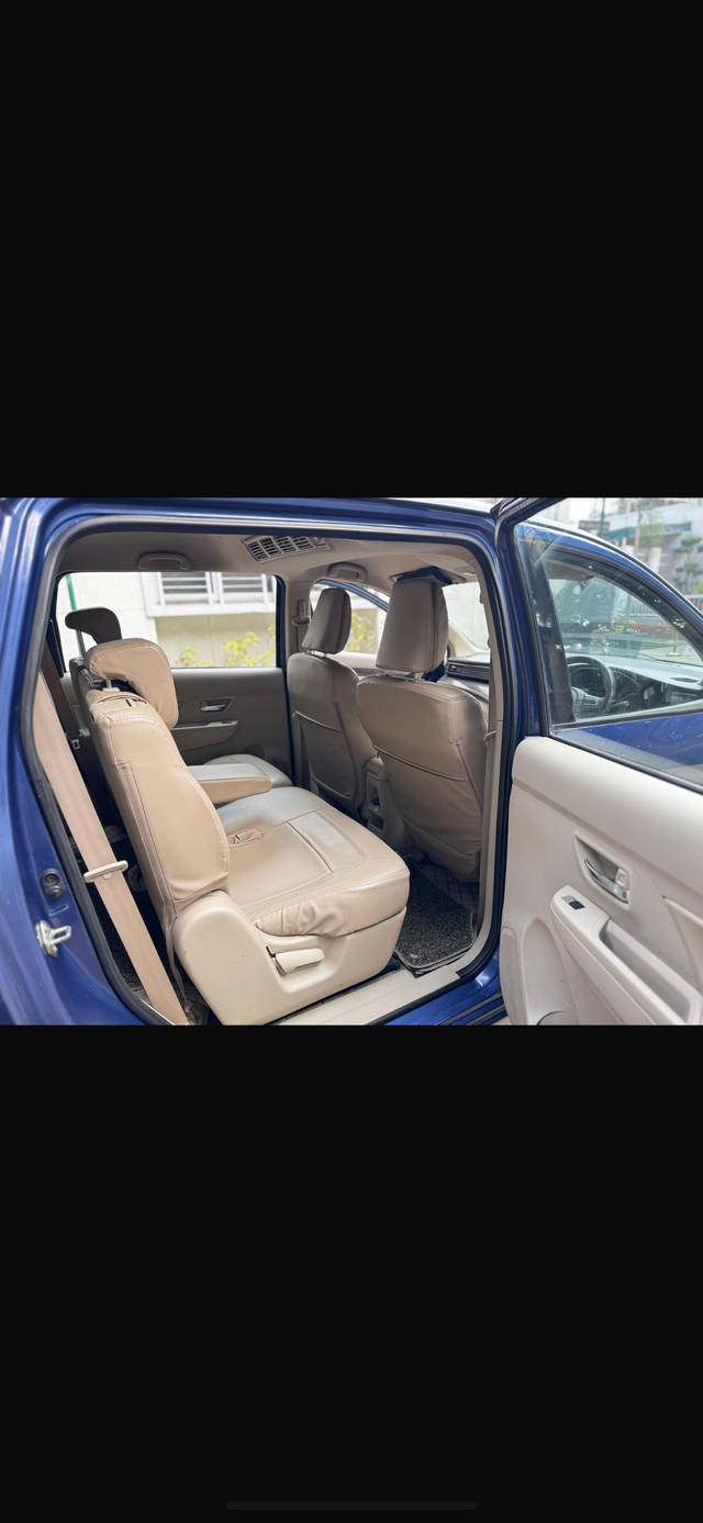 https://images10.gaadi.com/usedcar_image/D6DE6F37-9AC7-410B-8BE3-6DA09B3B503F/original/9aa72dc3-e80d-4958-9f2d-6a5a46ecf2e6.png?imwidth=6402
