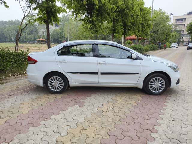 https://images10.gaadi.com/usedcar_image/D6DE6F37-9AC7-410B-8BE3-6DA09B3B503F/original/c31e7938-0d6b-4550-bece-6a9a14bc991a.jpg?imwidth=6401