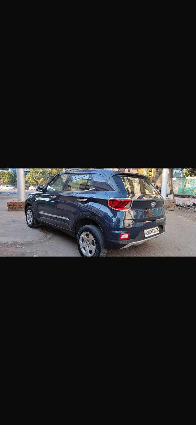 https://images10.gaadi.com/usedcar_image/D6DE6F37-9AC7-410B-8BE3-6DA09B3B503F/original/e33d5274-67f2-454b-a124-d35d4991be4f.png?imwidth=6402