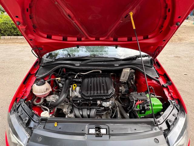 https://images10.gaadi.com/usedcar_image/D6DE6F37-9AC7-410B-8BE3-6DA09B3B503F/original/e6a530c2-3fbb-4b27-923c-389d80c68a8a.jpg?imwidth=6402