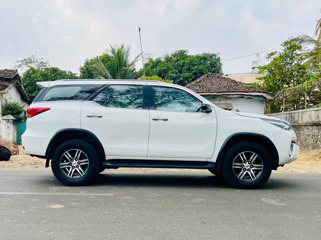 https://images10.gaadi.com/usedcar_image/D6F39AA1-8B06-4BA9-AEB7-C788652E34AE/original/6c27c059-5b95-4673-b10a-b5b07cd9f3ac.jpg?imwidth=6401