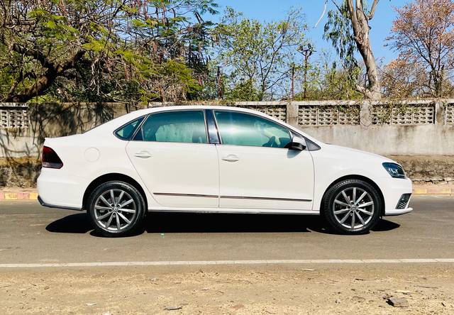 https://images10.gaadi.com/usedcar_image/D6F39AA1-8B06-4BA9-AEB7-C788652E34AE/original/a642547f-758b-45d5-8836-5cde07886aed.jpg?imwidth=6401