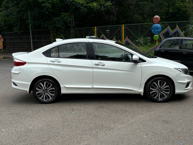 https://images10.gaadi.com/usedcar_image/D706846B-9F83-4669-9B4B-0686AB12F80B/original/cbb7ae3e-4190-4e36-b972-af7fd042dd4e.jpg?imwidth=6401
