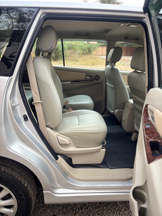 Second-hand 2013 Toyota Innova 2.5 G (Diesel) 7 Seater BS IV for sale in Miraj-9