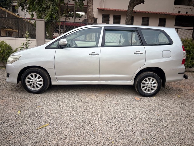 Second-hand 2013 Toyota Innova 2.5 G (Diesel) 7 Seater BS IV for sale in Miraj-2