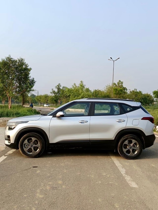 Second-hand 2022 Kia Seltos HTK Plus G for sale in New Delhi-4